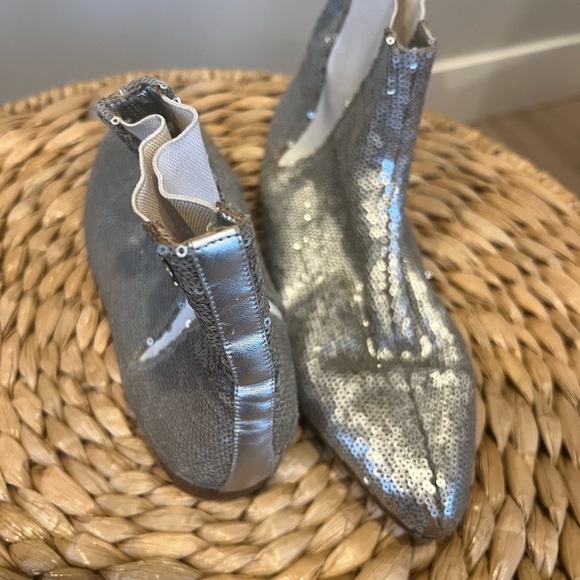 Chanel - Picture 9 of 9